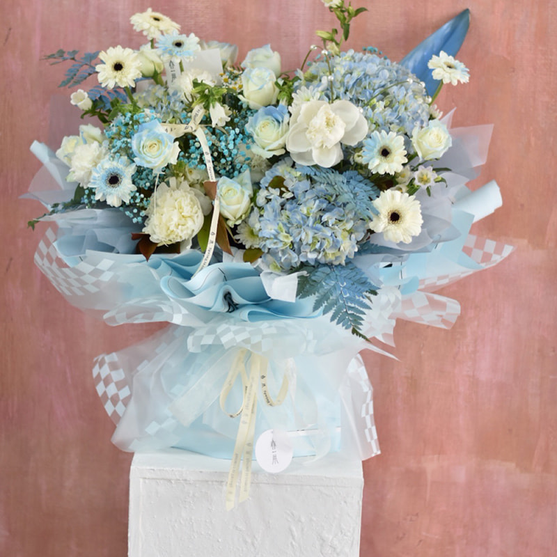 Monivärinen ruudullinen bouquet-käärepaperi