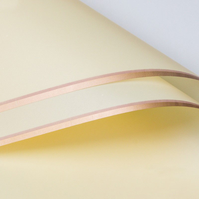 Kultareunainen mattapintainen kukkakäärepaperi