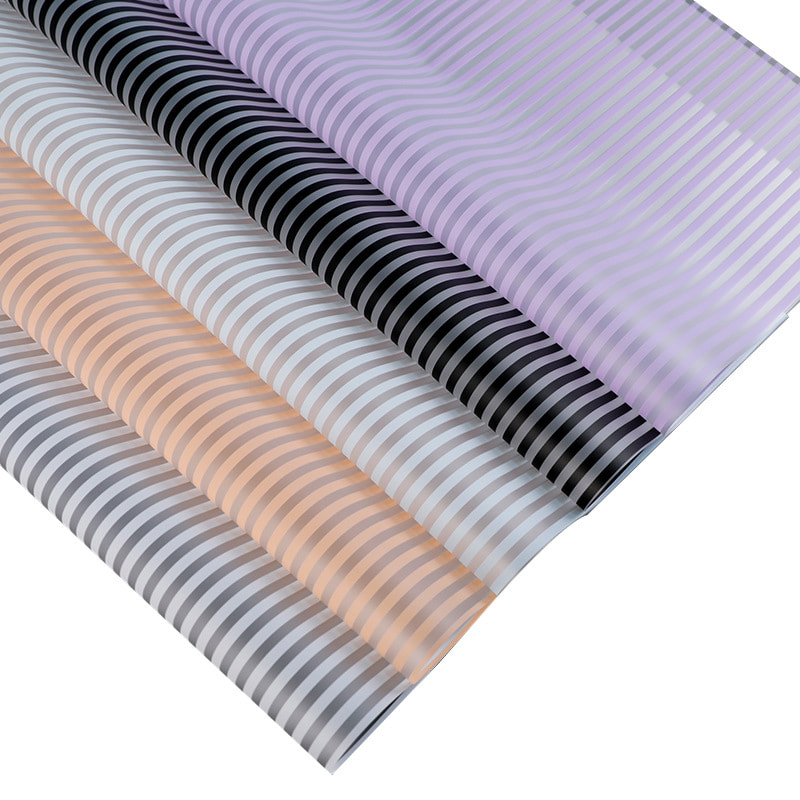 Raidallinen matta kukkakäärepaperi