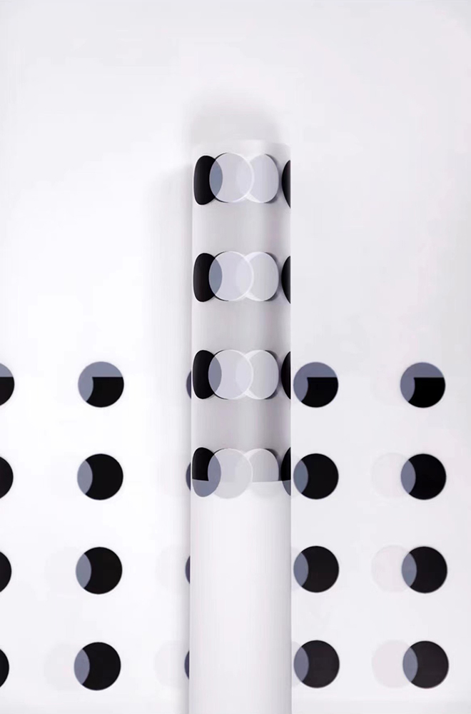 Läpinäkyvä pilkkukukkakäärepaperi