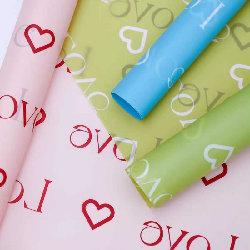 Love Letters Print Design Kukkakääre Nossa-paperi vedenpitävällä pinnoitteella Värikäs