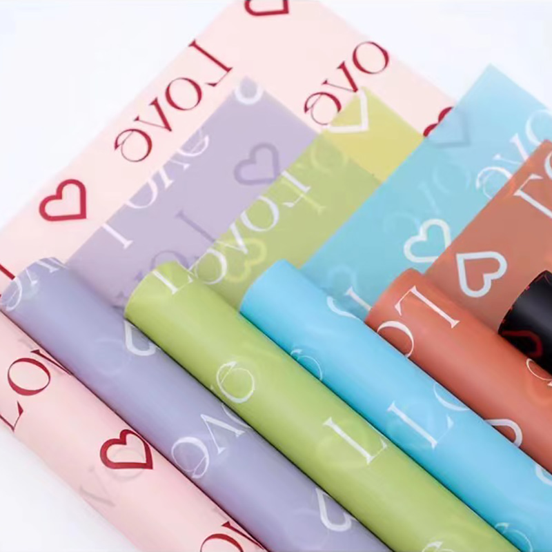 Love Letters Print Design Kukkakääre Nossa-paperi vedenpitävällä pinnoitteella Värikäs