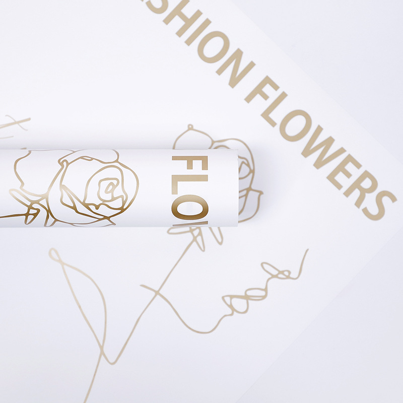 Flower Love-Bouquet -käärepaperi ruusukuviolla
