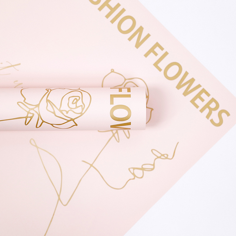 Flower Love-Bouquet -käärepaperi ruusukuviolla