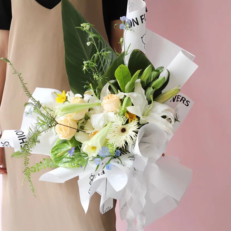 Flower Love-Bouquet -käärepaperi ruusukuviolla
