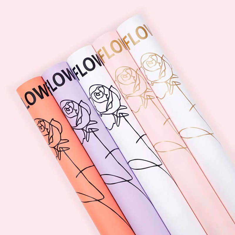 Flower Love-Bouquet -käärepaperi ruusukuviolla