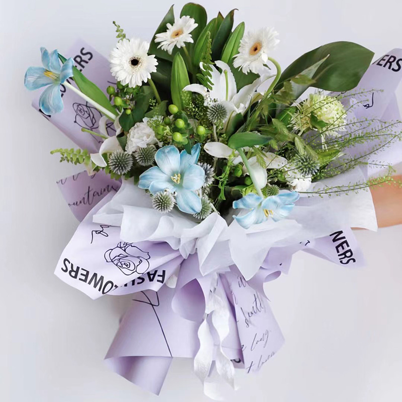 Flower Love-Bouquet -käärepaperi ruusukuviolla